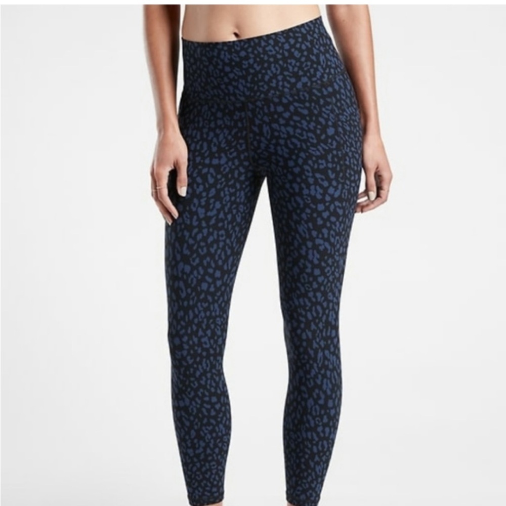 Athleta Salutation Stash Pocket Leopard Print
Performance 7/8 Legging Size Small